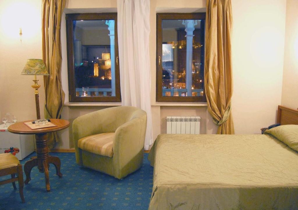 Сьюит (Стандартный двухместный люкс с 1 кроватью) отеля Nata, Тбилиси