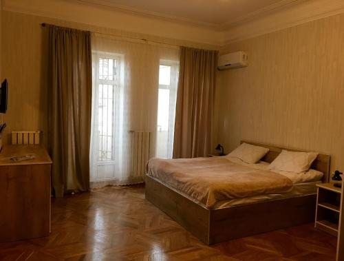 Двухместный (Двухместный номер с 1 кроватью и балконом (на 2 взрослых и 1 ребёнка)) отеля Residence Hill, Тбилиси