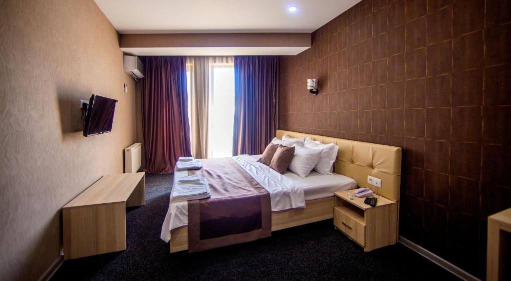 Двухместный (Номер с кроватью размера «king-size» и балконом) отеля Voyager, Тбилиси