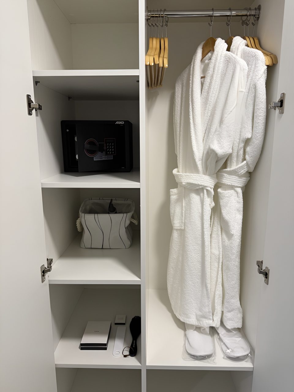 Шкаф в номере