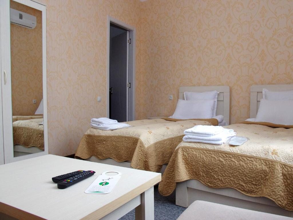 Двухместный (Большой двухместный номер с 2 отдельными кроватями) отеля King Edward, Тбилиси