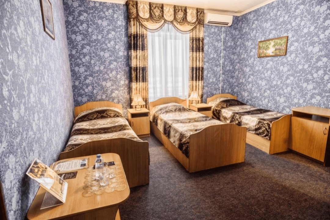 Трехместный (Стандартный трехместный номер) отеля Гостиный дом, Брянск
