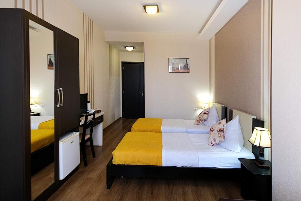 Двухместный (Двухместный номер «Комфорт» с 1 кроватью или 2 отдельными кроватями) отеля Light House Old City, Тбилиси
