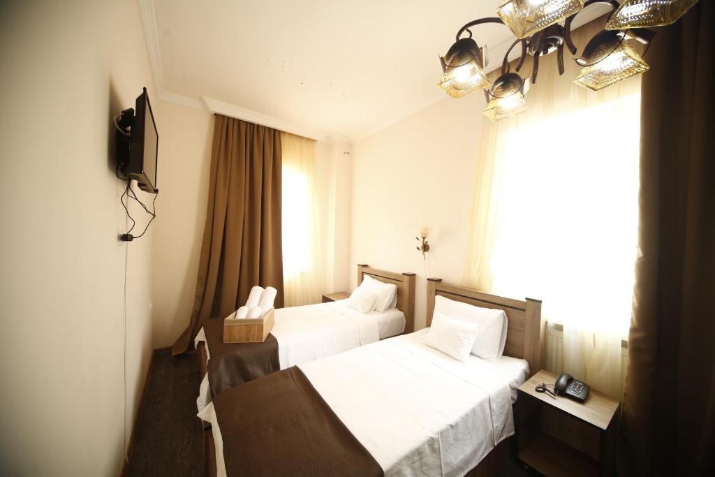 Двухместный (Бюджетный двухместный номер с 2 отдельными кроватями) отеля Log In, Тбилиси