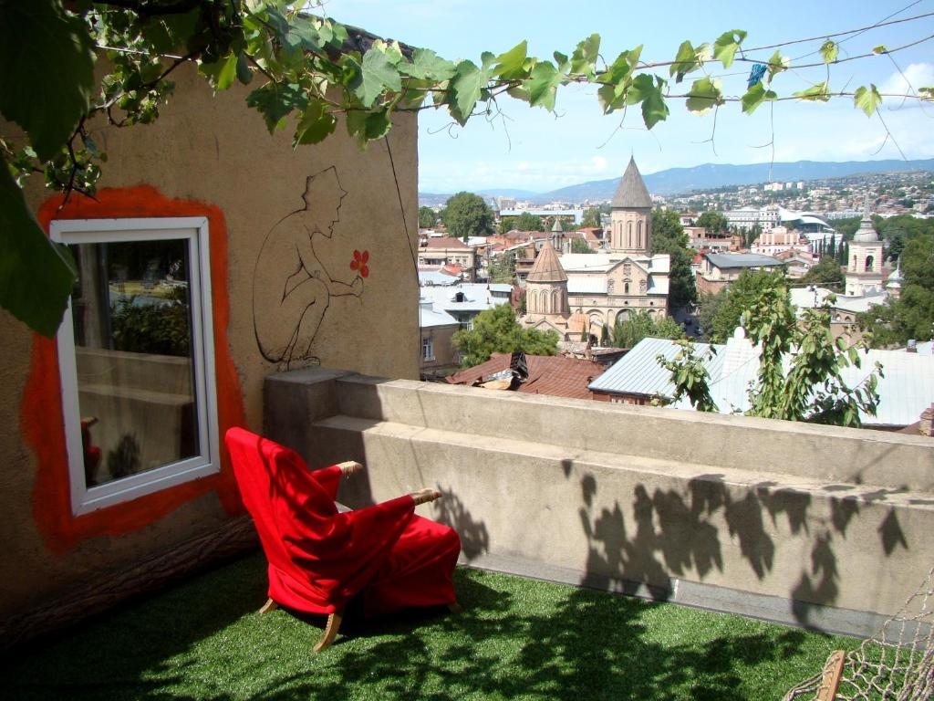 Двухместный (Двухместный номер с 1 кроватью и террасой) хостела Намасте, Тбилиси