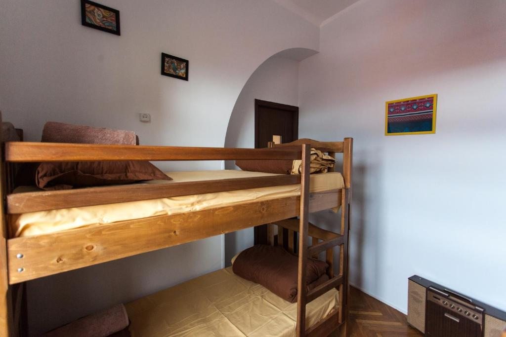 Номер (Кровать в общем 4-местном номере для мужчин и женщин) хостела Намасте, Тбилиси
