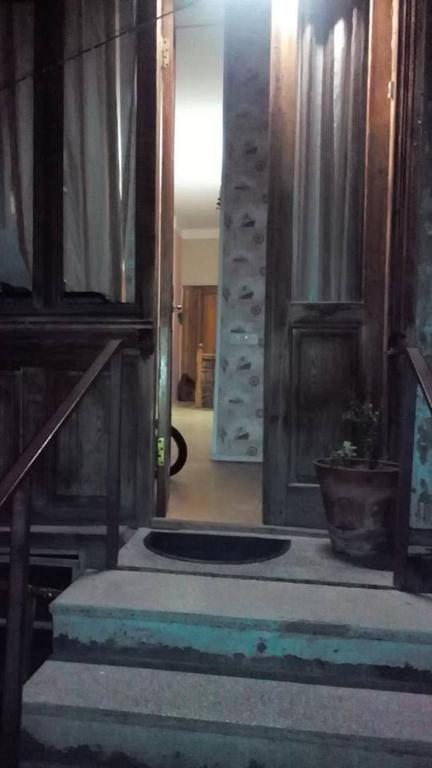 Двухместный (Стандартный номер с 2 односпальными кроватями и диваном) гостевого дома Nataly, Тбилиси
