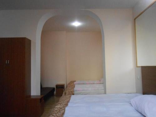 Номер (Односпальная кровать в общем номере с 7 кроватями) отеля Ноев ковчег, Тбилиси