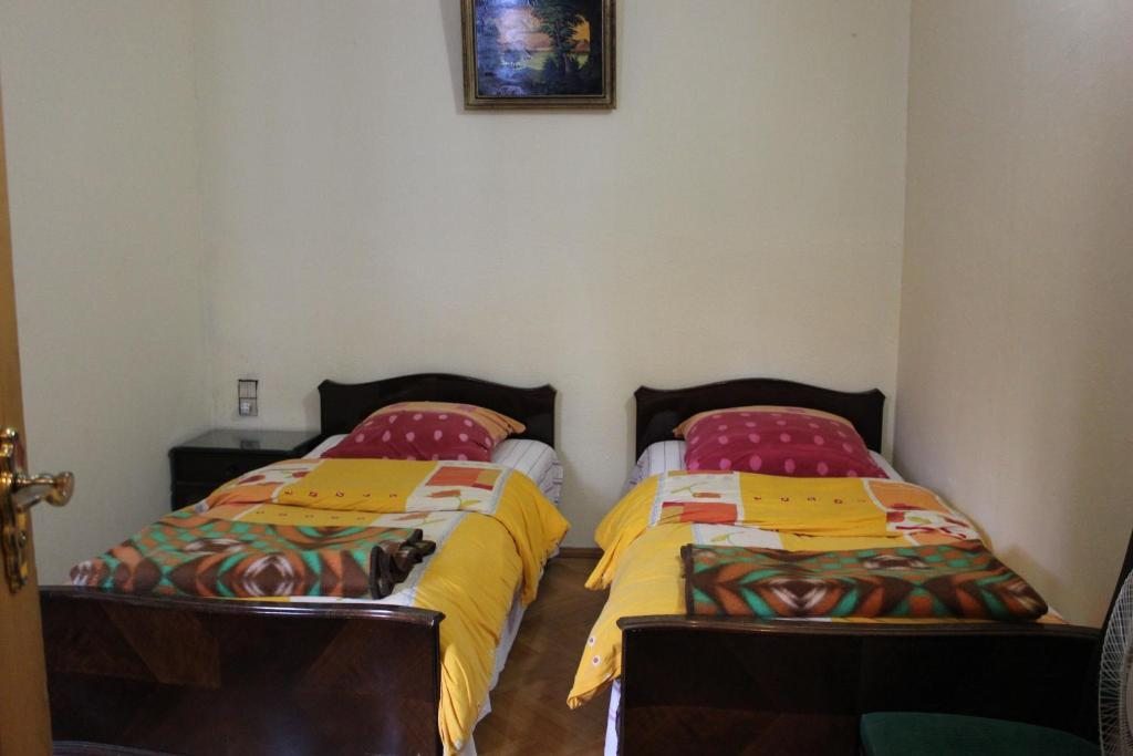 Номер (Кровать в общем номере с 2 кроватями) гостевого дома Old District, Тбилиси