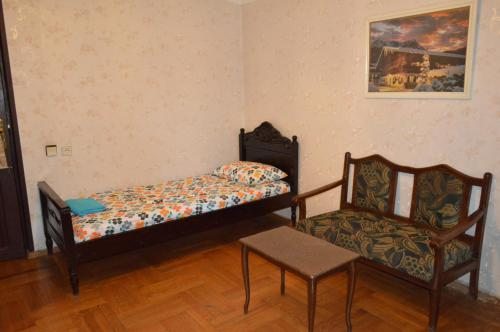 Четырехместный (Двухместный номер эконом-класса с 2 отдельными кроватями и общей ванной комнатой) гостевого дома Омари Тбилиси