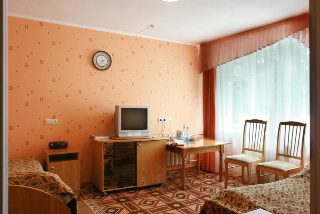 Двухместный (Стандартный двухместный номер с 2 отдельными кроватями) отеля Спутник, Киров