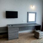Трехместный (Трехместный номер с балконом), Гостиница Miracle&N