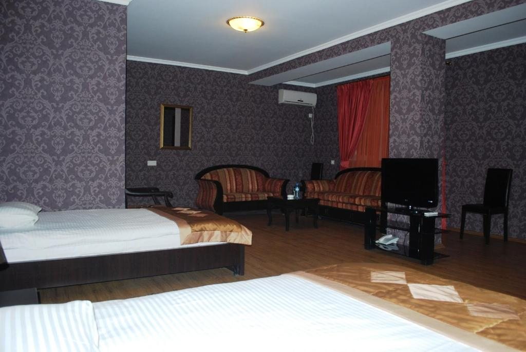 Трехместный (Стандартный трехместный номер) отеля Prestige Palace, Тбилиси