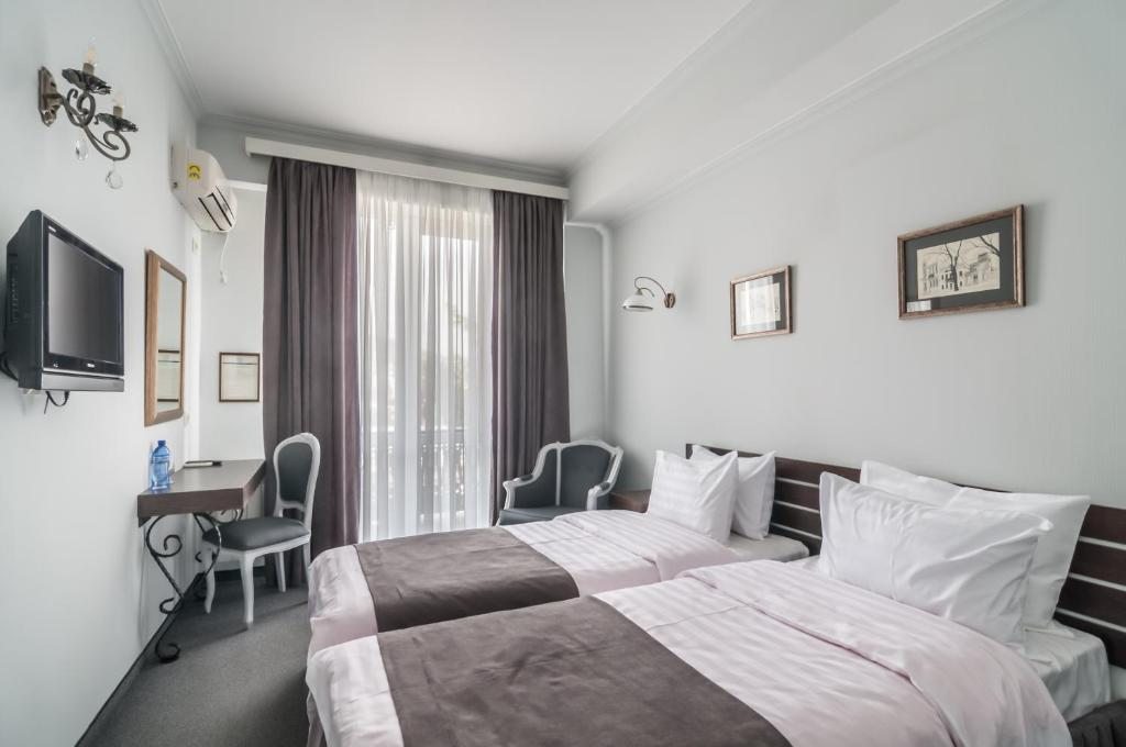 Двухместный (Двухместный номер с 2 отдельными кроватями, балконом и видом на город) отеля Prestige Palace, Тбилиси