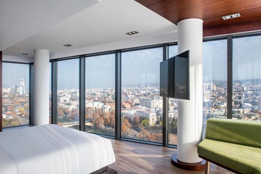 Двухместный (Номер «Премиум» с панорамным видом на город) отеля Radisson Blu Iveria, Тбилиси