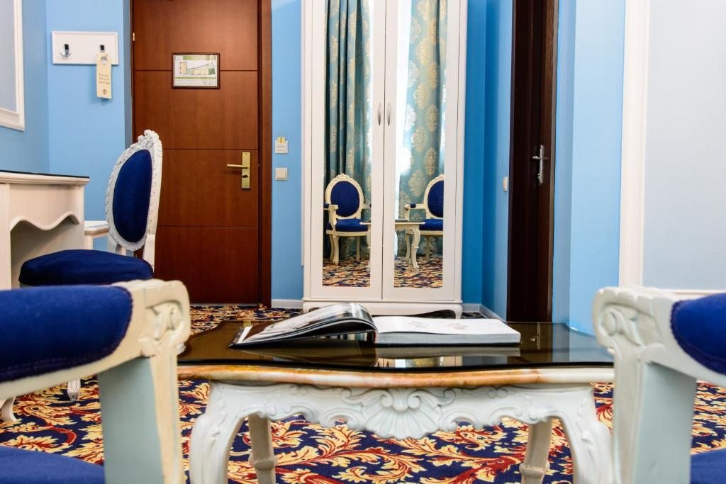 Двухместный (Двухместный номер Делюкс с 1 кроватью или 2 отдельными кроватями и балконом) отеля River Side, Тбилиси
