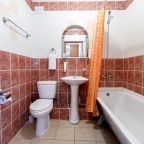 Ванная комната в номере санатория Лесники, Усть-Утяк