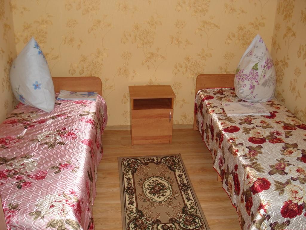 Двухместный (Двухместный номер с 2 отдельными кроватями и собственной ванной комнатой) гостевого дома Южанка, Витязево