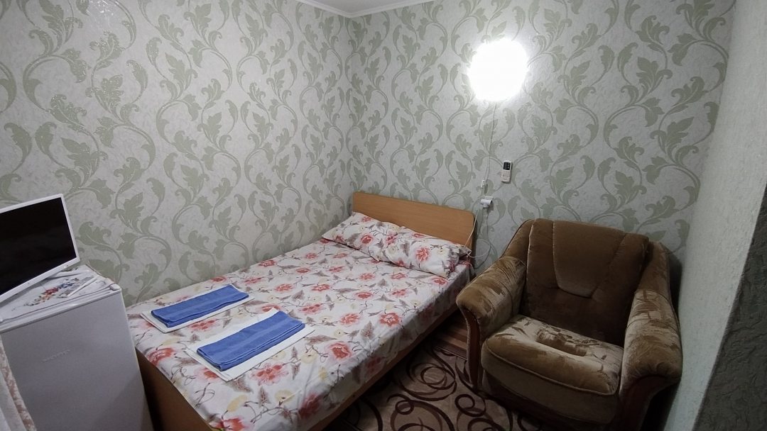 Двухместный (стандарт с одной кроватью и  допместом) гостевого дома У Борисовны, Анапа