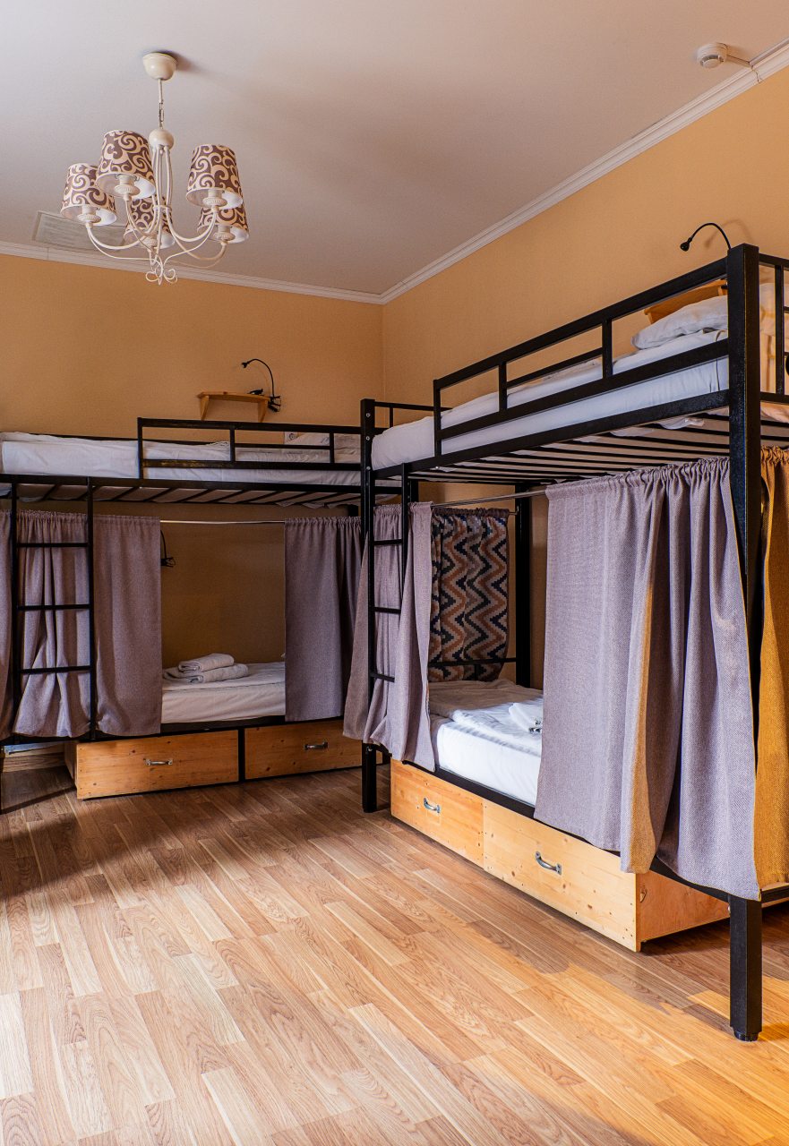 Восьмиместный Мужской (Спальное место на двухъярусной кровати в номере для мужчин) хостела Скворечник, Калининград