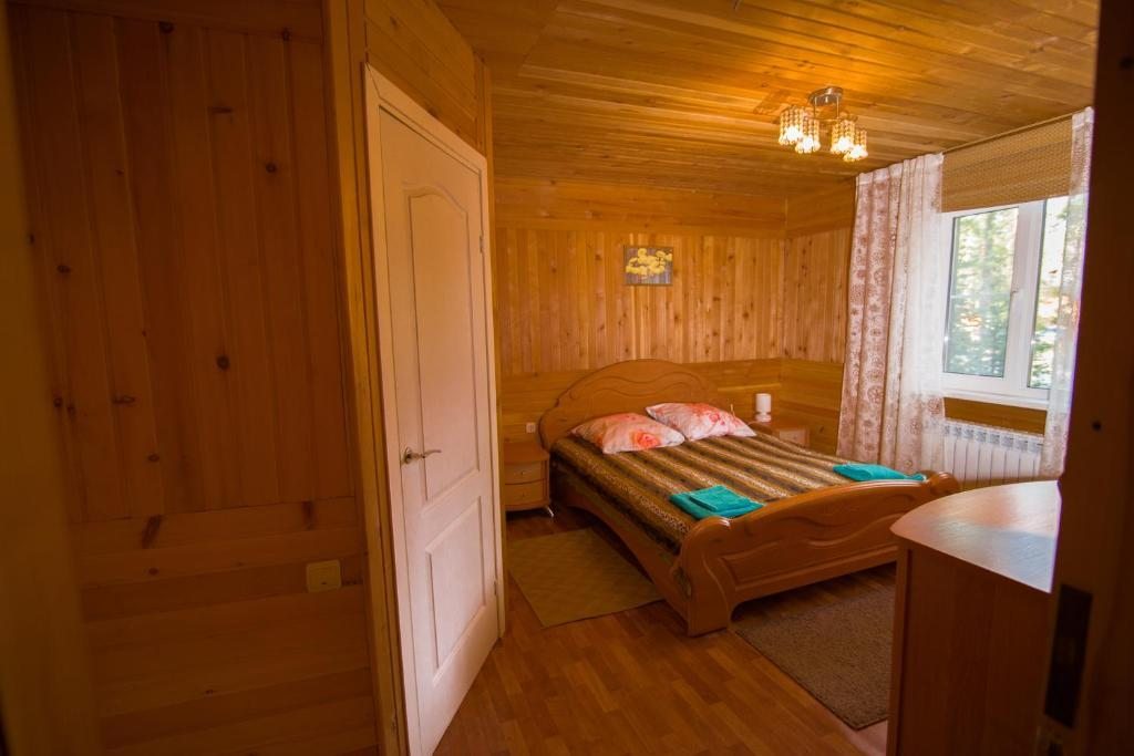Двухместный (Двухместный номер с 1 кроватью или 2 отдельными кроватями, общая ванная комната) отеля Исток, Артыбаш