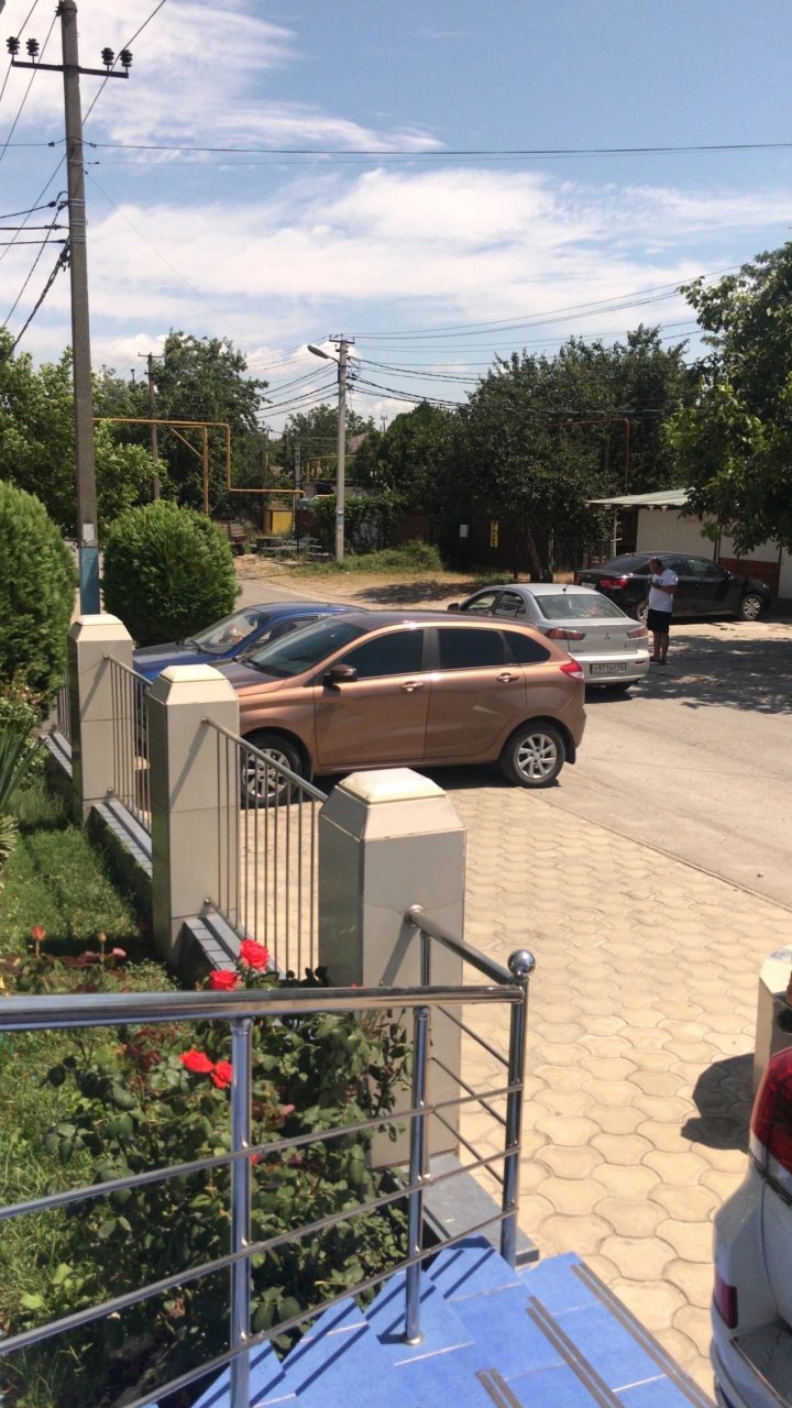 Парковка перед фасадом
