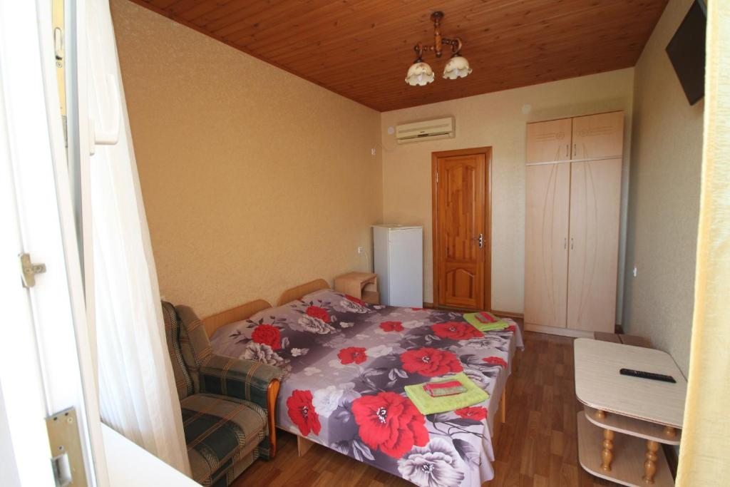 Двухместный (Номер с 1 двуспальной кроватью или 2 односпальными кроватями и ванной комнатой) гостевого дома Алекс на Самбирова, Анапа