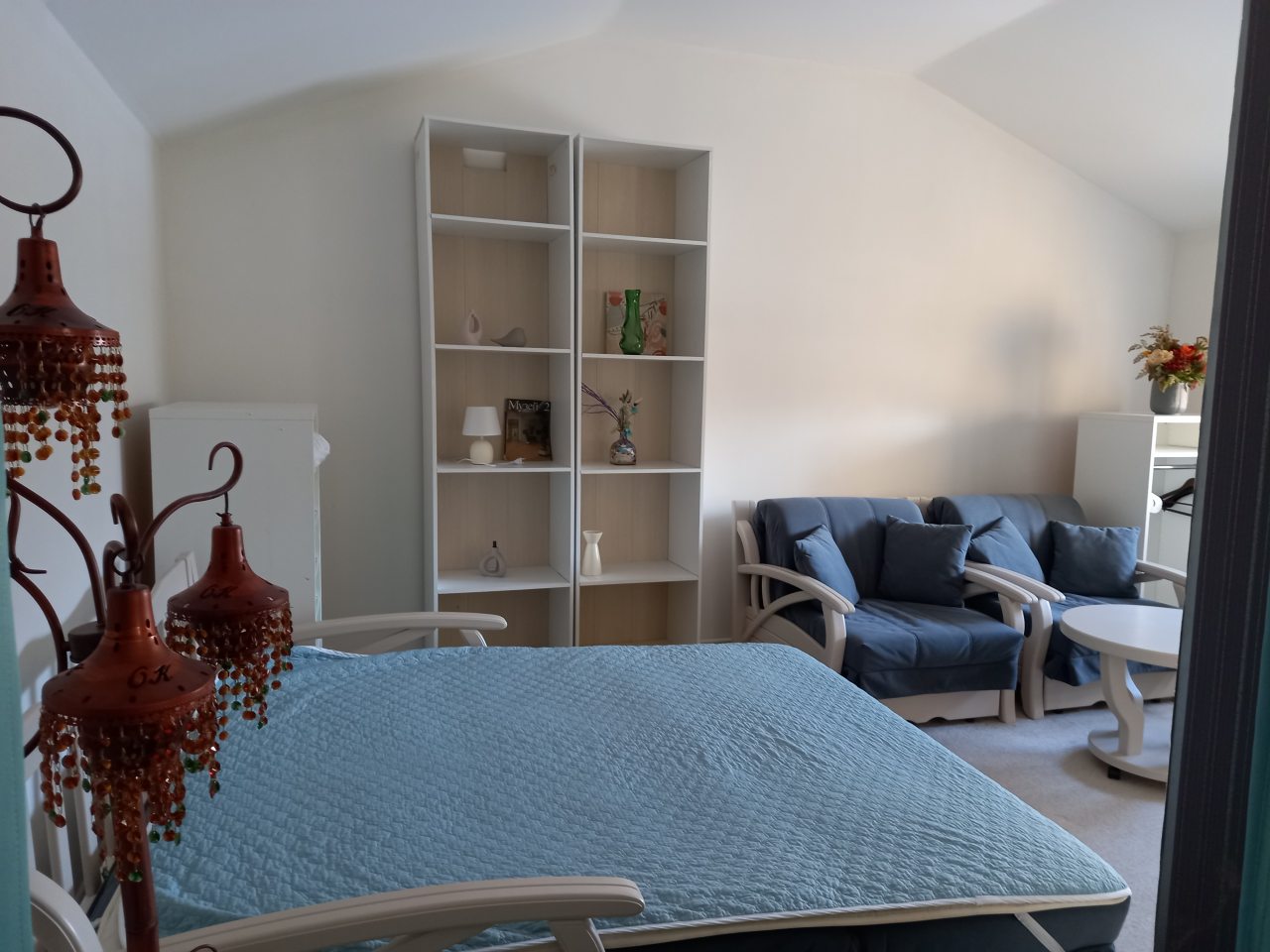 Зона отдыха с 2 спальным диваном