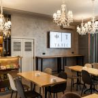 Бар, Отель Талес