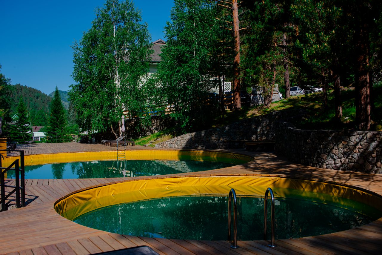 Открытый бассейн (работает по сезонам), Загородный отель Ареда 1 — Mountain Hotel