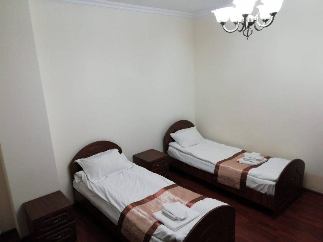 Двухместный (Стандарт улучшенный с 2 односпальными кроватями) отеля Комфорт, Кисловодск