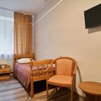 Трехместный (Номер с удобствами на этаже), Отель Салют