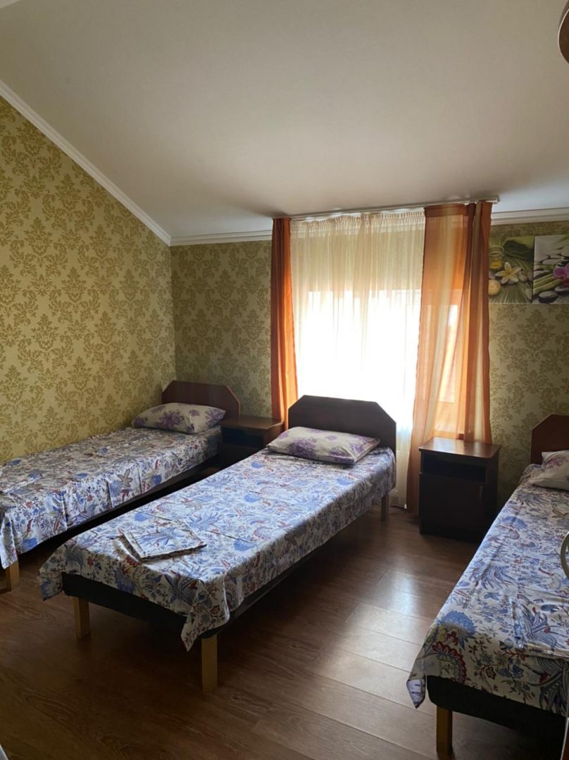 Четырехместный (четырехместный номер с общими удобствами на этаже) гостиницы Гостевой дом, Славянск-на-Кубани