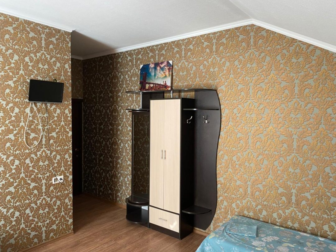 Пятиместный (семейный номер с общими удобствами на этаже) гостиницы Гостевой дом, Славянск-на-Кубани