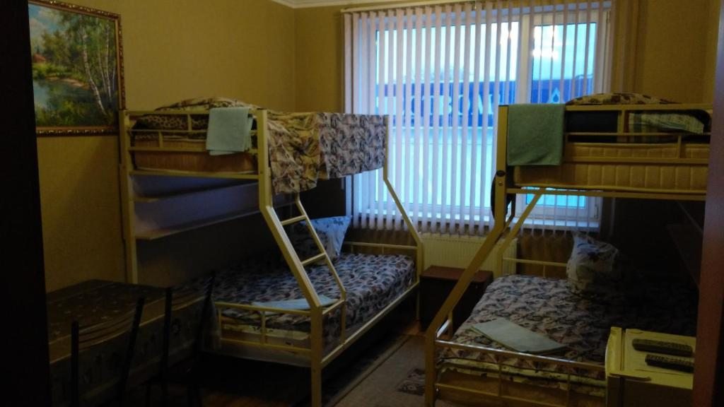 Семейный (Семейный номер с общей ванной комнатой) мини-гостиницы Транзит, Александровское
