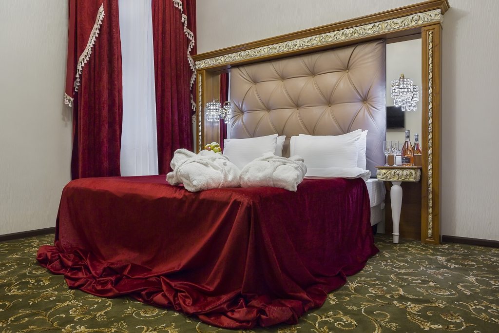 Номер с двуспальной кроватью в гостинице Империя, Москва. Гостиница Империя