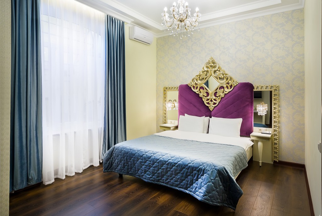 Полулюкс (С кроватью размера king-size без джакузи) гостиницы Империя, Москва