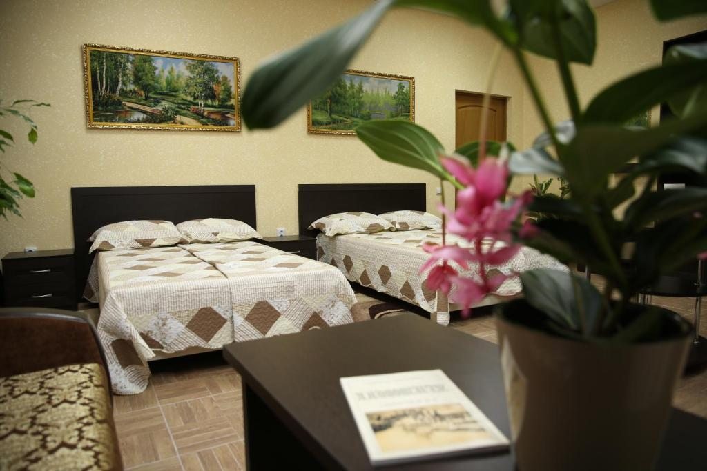 Двухместный (Двухместный однокомнатный номер с раздельными кроватями и диваном) гостиницы Green House, Железноводск