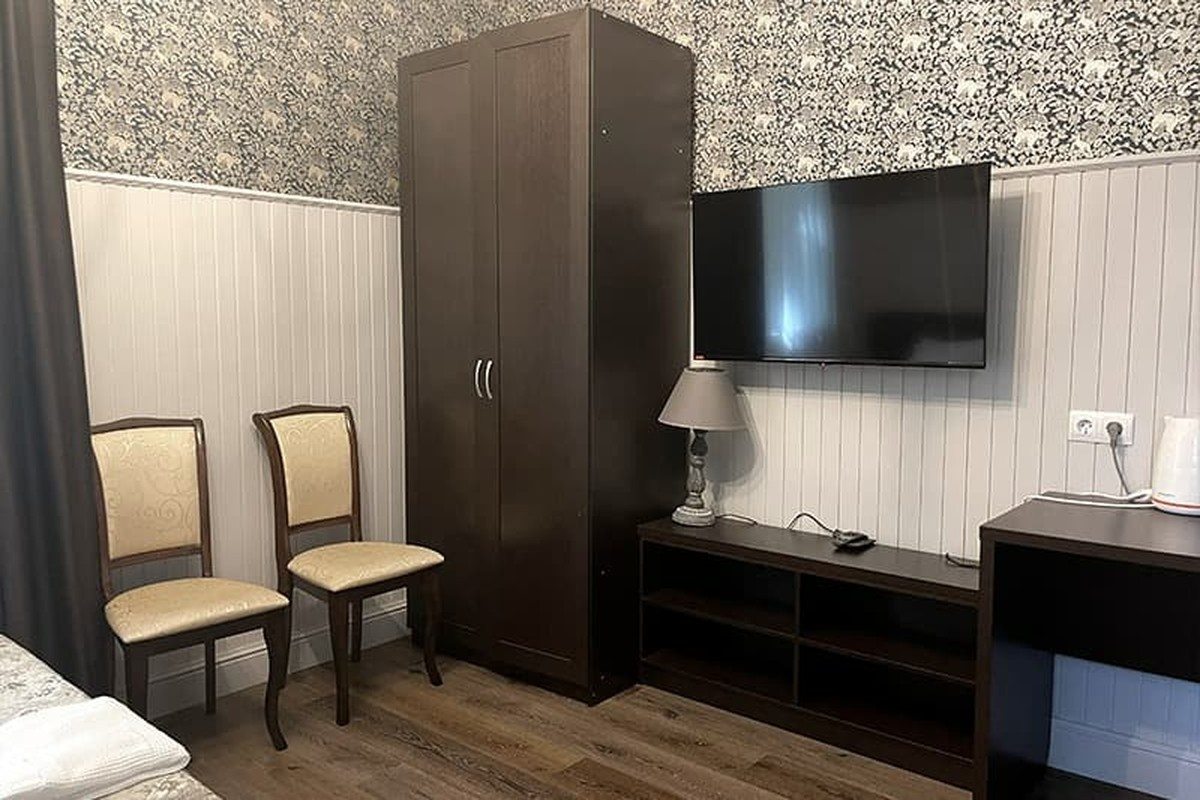 Двухместный (Номер 3, 2-х местный однокомнатный номер повышенной комфортности с одной двуспальной кроватью и диваном), Гостиница Green House