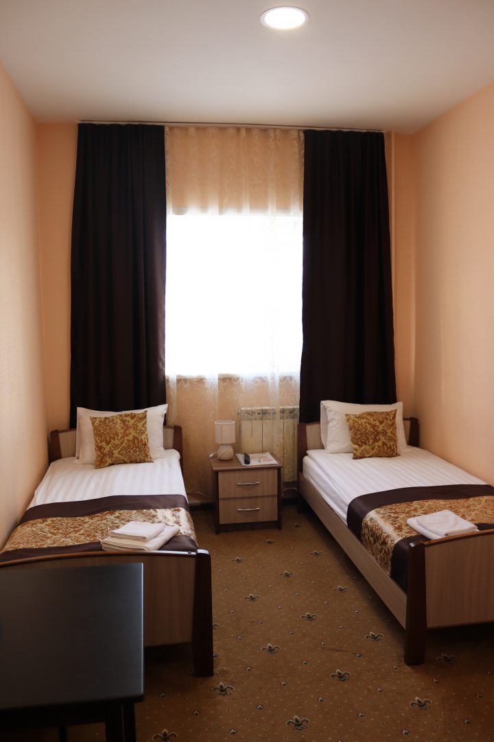 Двухместный (TWIN с двумя односпальными кроватями) гостиницы Енисей, Саяногорск