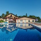 Бассейн, Отель Павлова Поляна