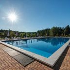 Бассейн под открытым небом , Отель Павлова Поляна