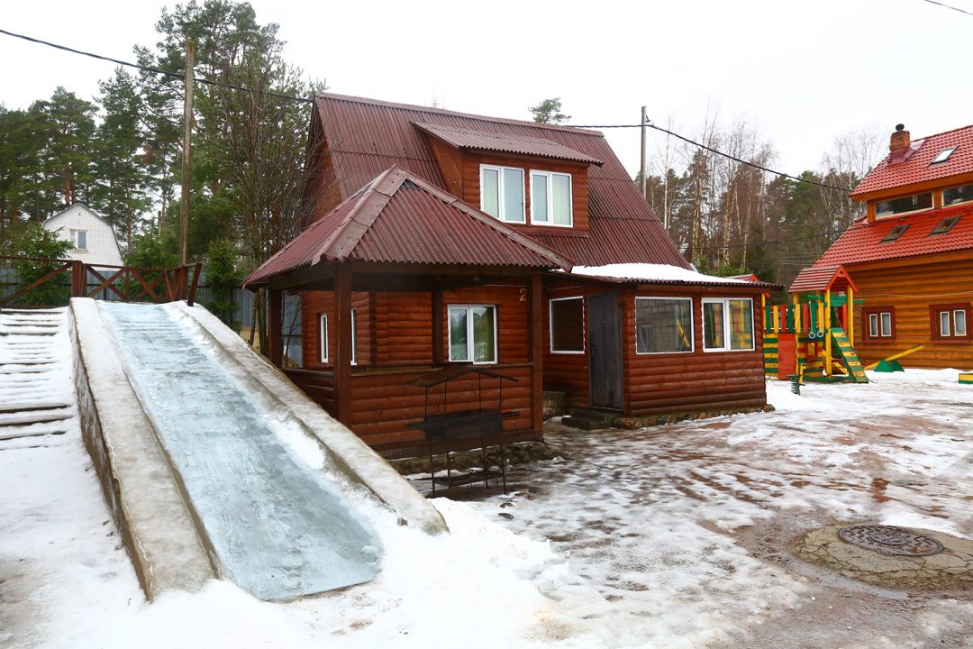 Дом (Дом с 4 спальнями) базы отдыха Михайловская, Беличье