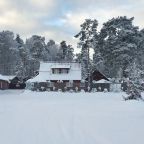 Зимнее фото территории.