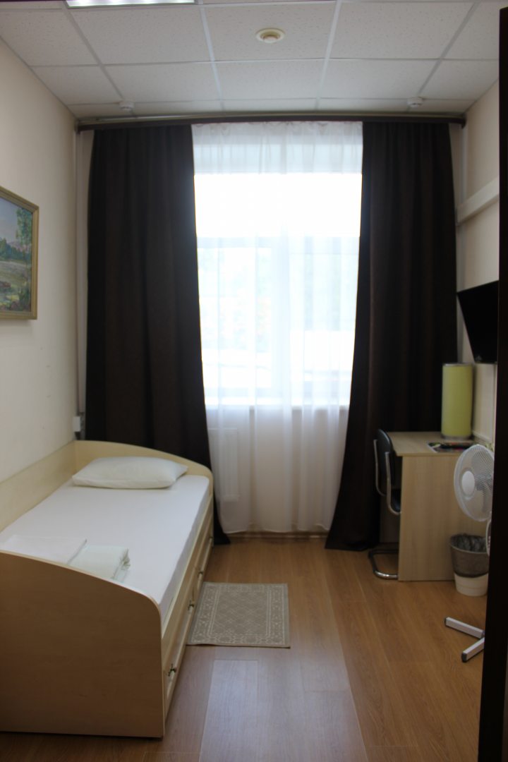Одноместный (Бюджетный Single) гостиницы Бизнес Турист, Барнаул