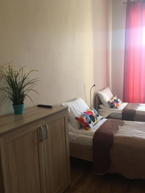 Двухместный (Двухместный номер с 2 отдельными кроватями и общей ванной комнатой) отеля МК Краски, Санкт-Петербург