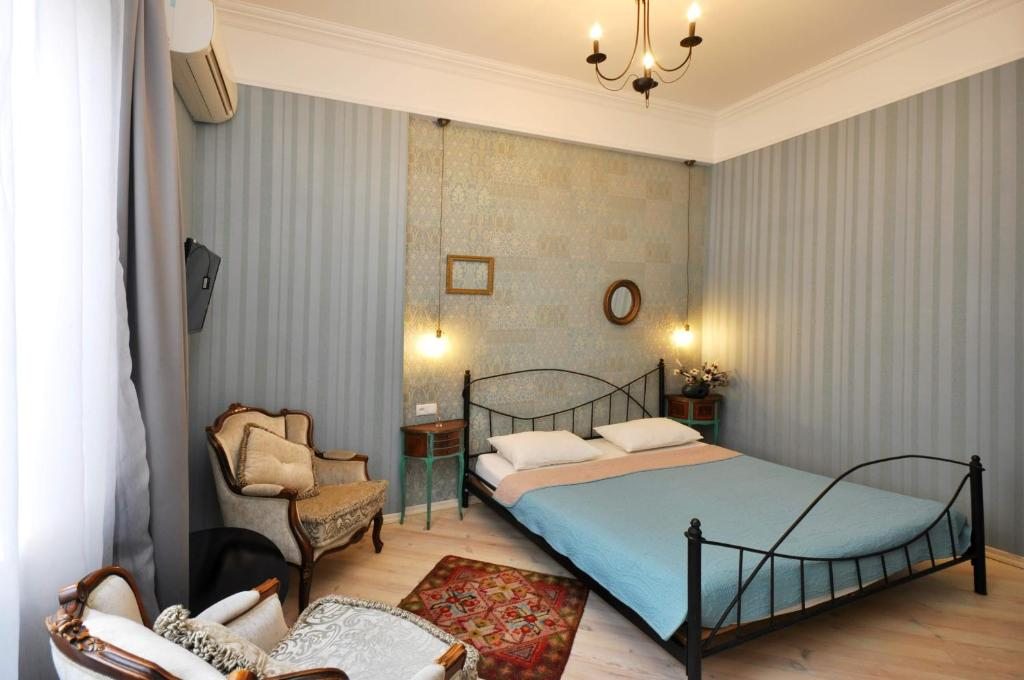 Двухместный (Большой двухместный номер с 1 кроватью) отеля Terrace Garden, Тбилиси