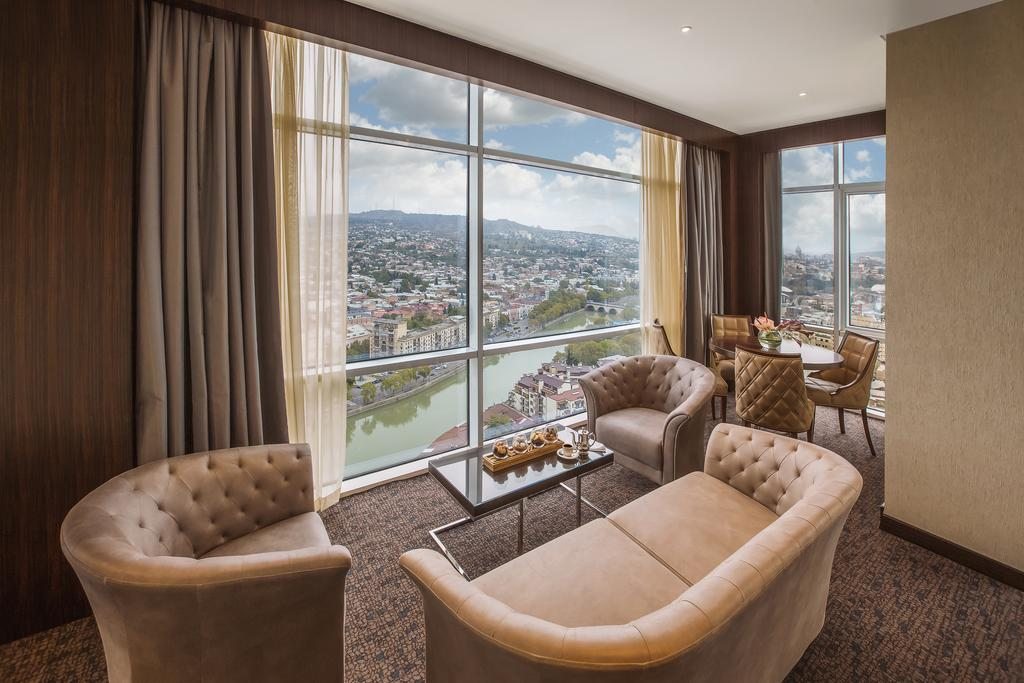 Отель Билтмор Тбилиси. The Biltmore Tbilisi Hotel 5*. Билтмор Тбилиси ресторан. The Biltmore Hotel Tbilisi номера.