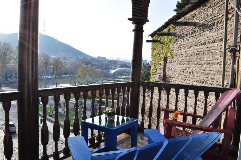Двухместный (Двухместный номер с балконом и видом на город) отеля Tiflis Metekhi, Тбилиси