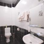 Ванная комната с душевой кабиной